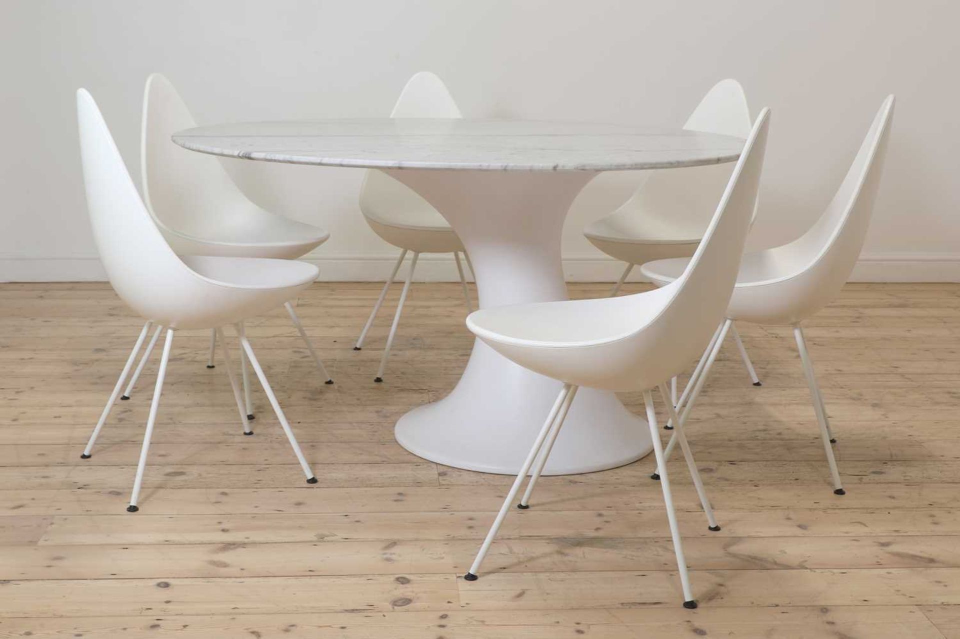 A set of six Danish 'Model 3110 Drop' chairs, - Bild 2 aus 16