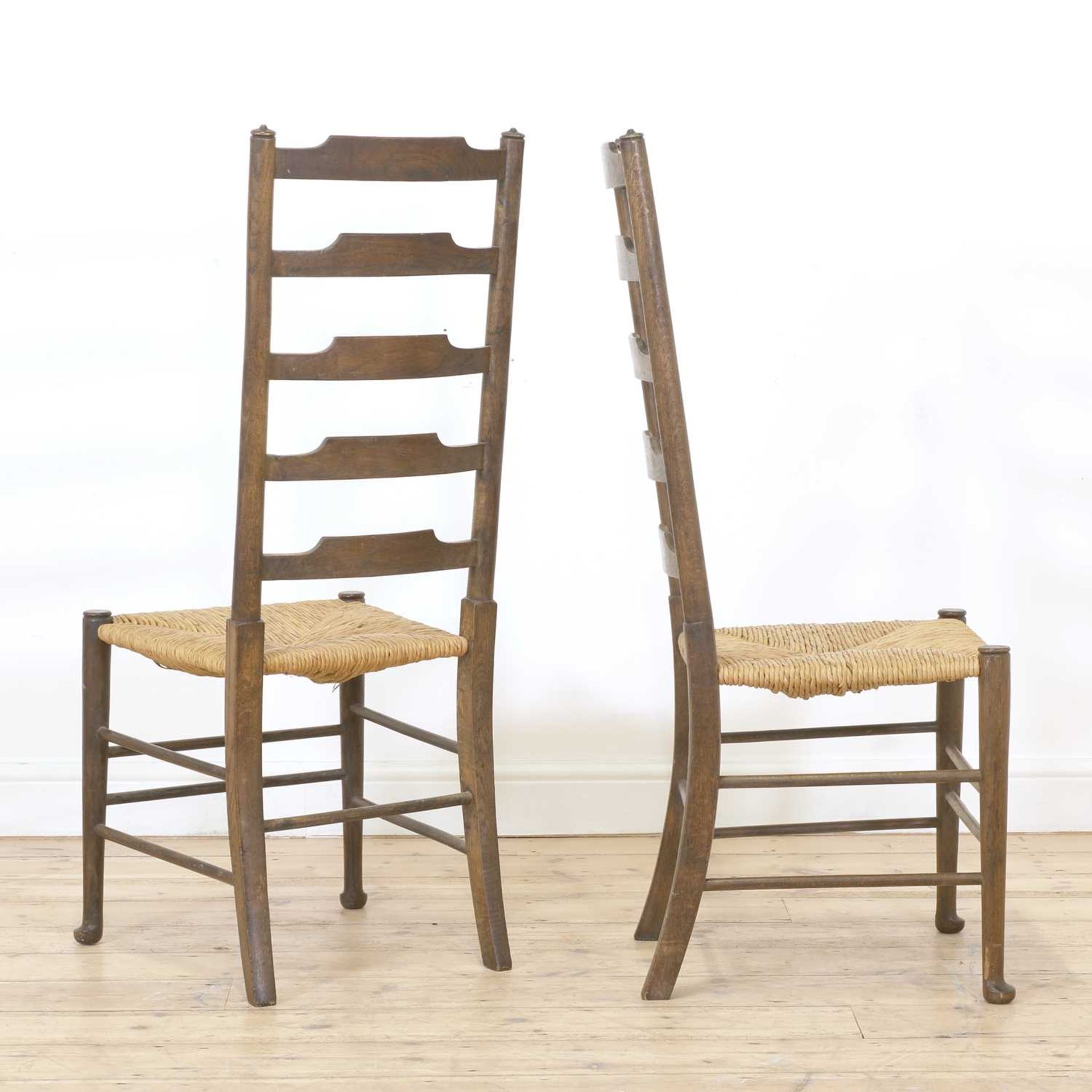 A pair of Arts and Crafts oak side chairs, - Image 3 of 5