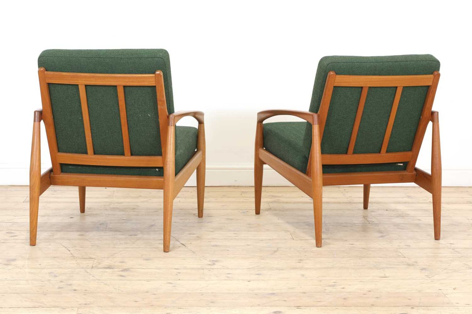 A pair of Danish 'Paper Knife' teak armchairs, - Bild 5 aus 14