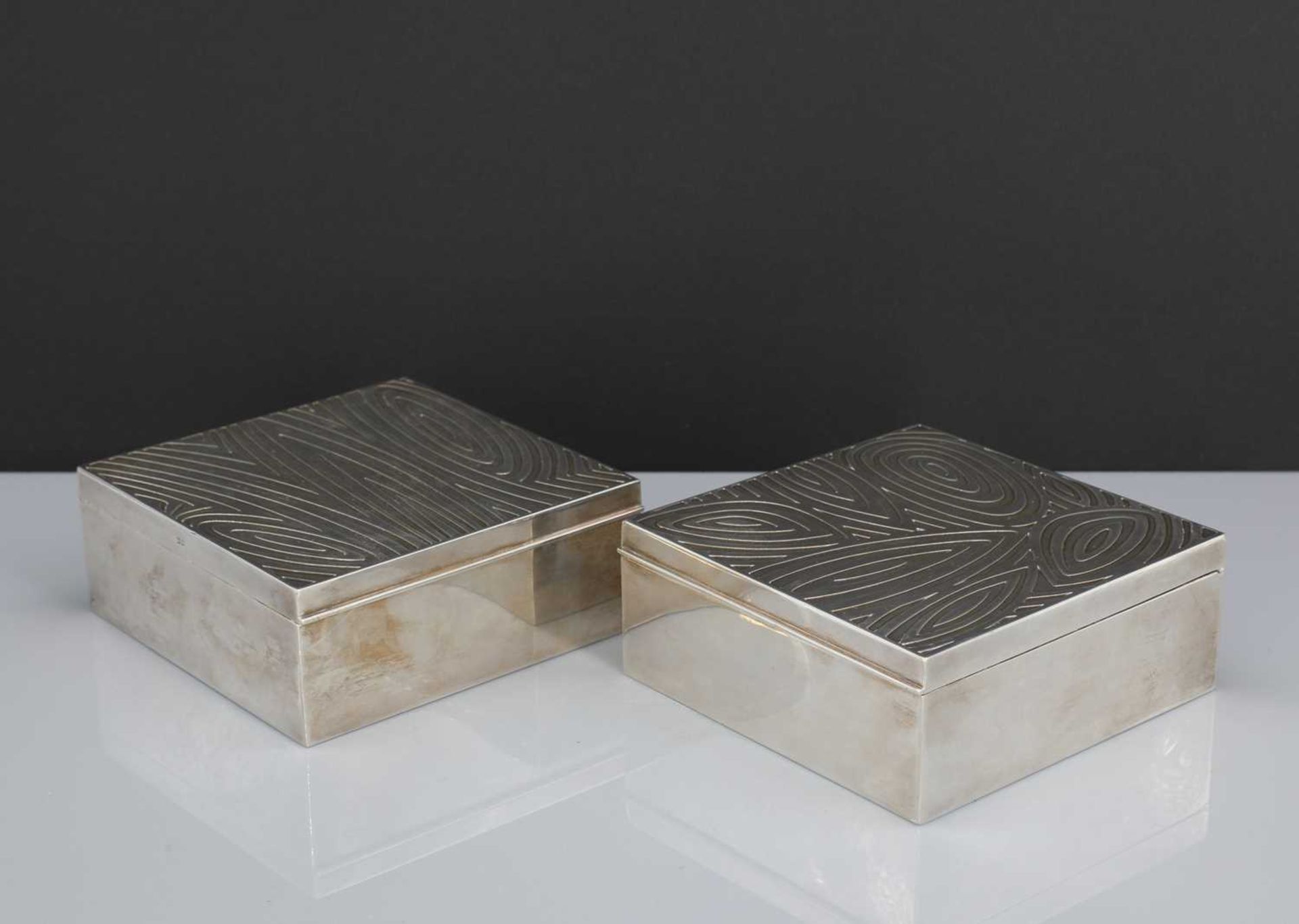 A pair of silver table boxes, - Bild 4 aus 4