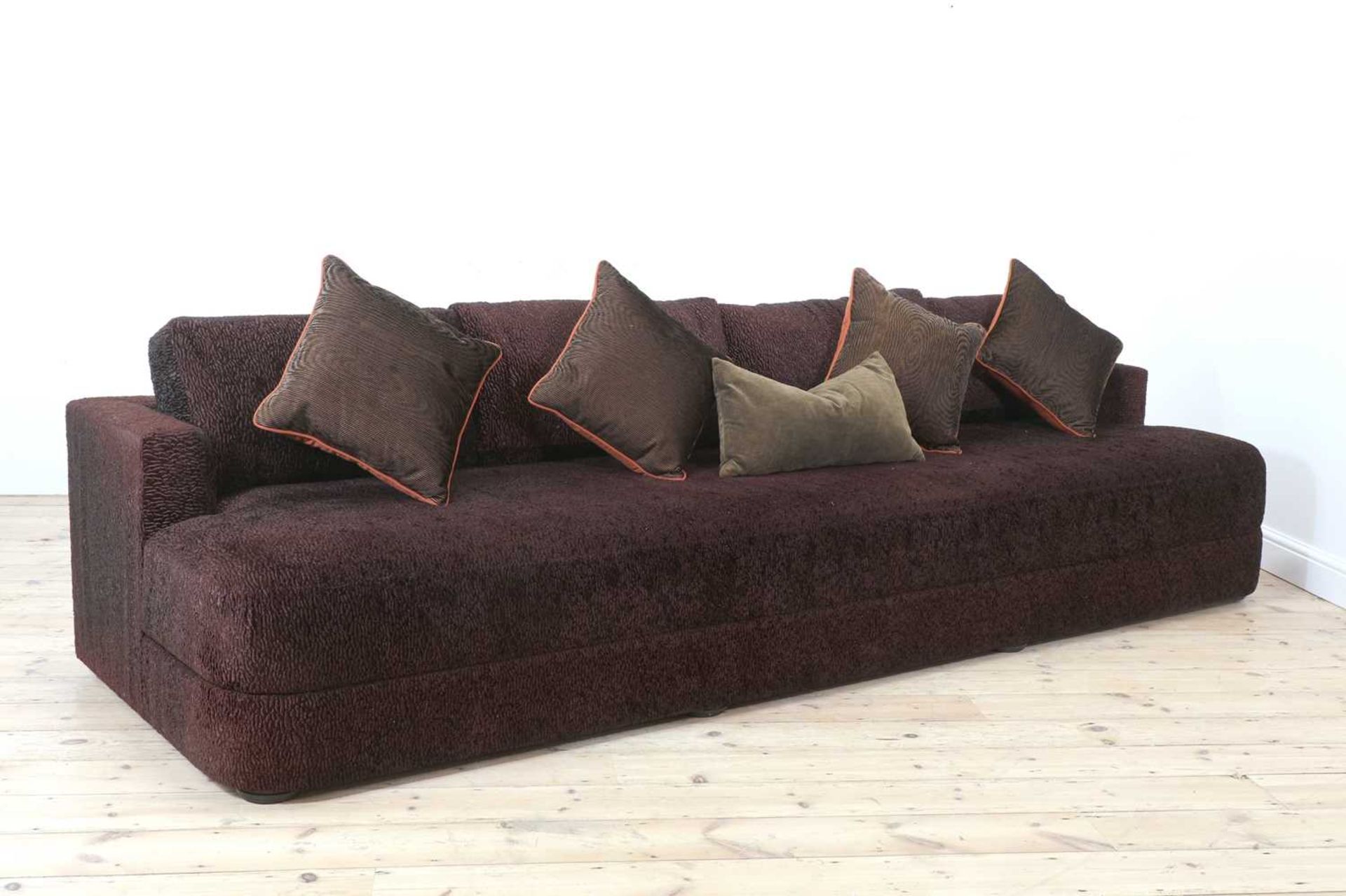 A contemporary sofa, - Bild 3 aus 7