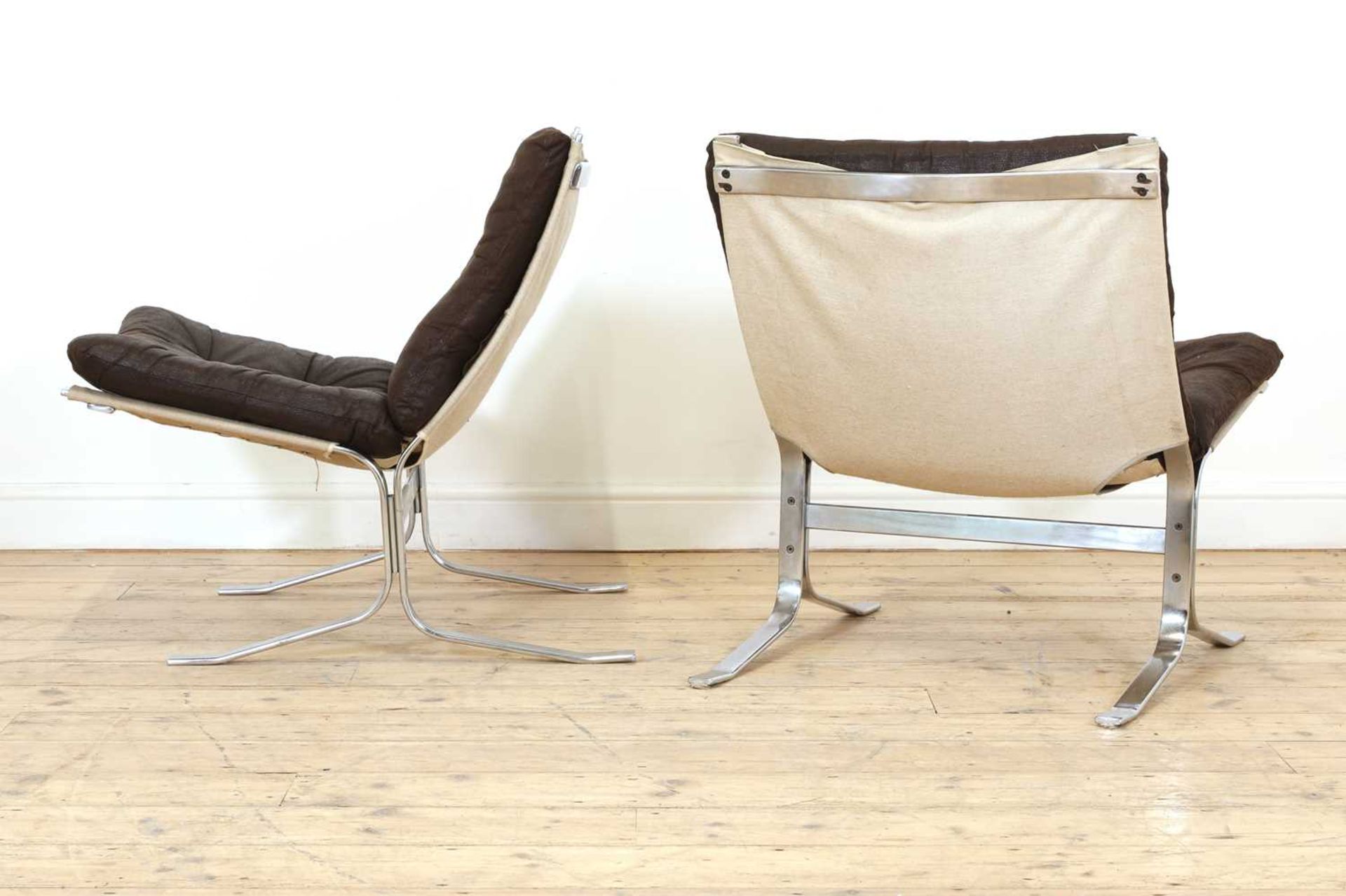 A pair of Westnofa chrome and leather loungers, - Bild 3 aus 4