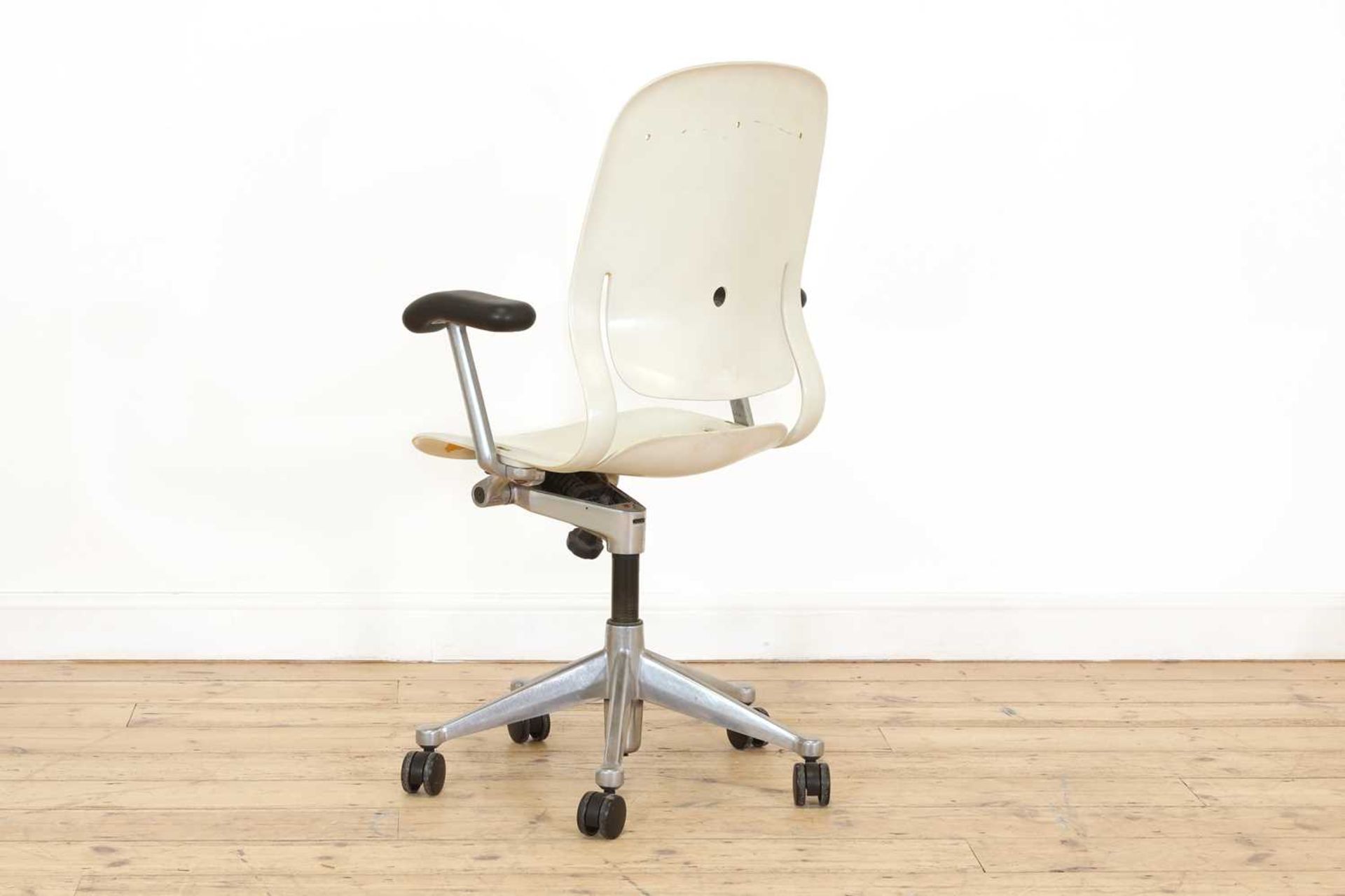 Two Charles & Ray Eames designed desk chairs, - Image 5 of 6