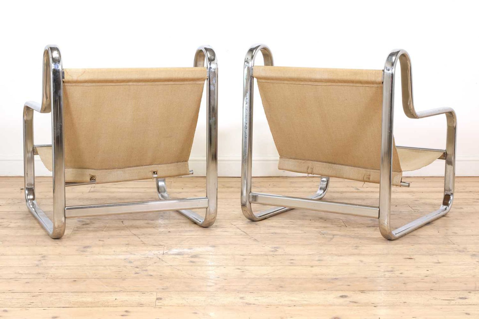 A pair of chrome lounge chairs, - Image 5 of 14