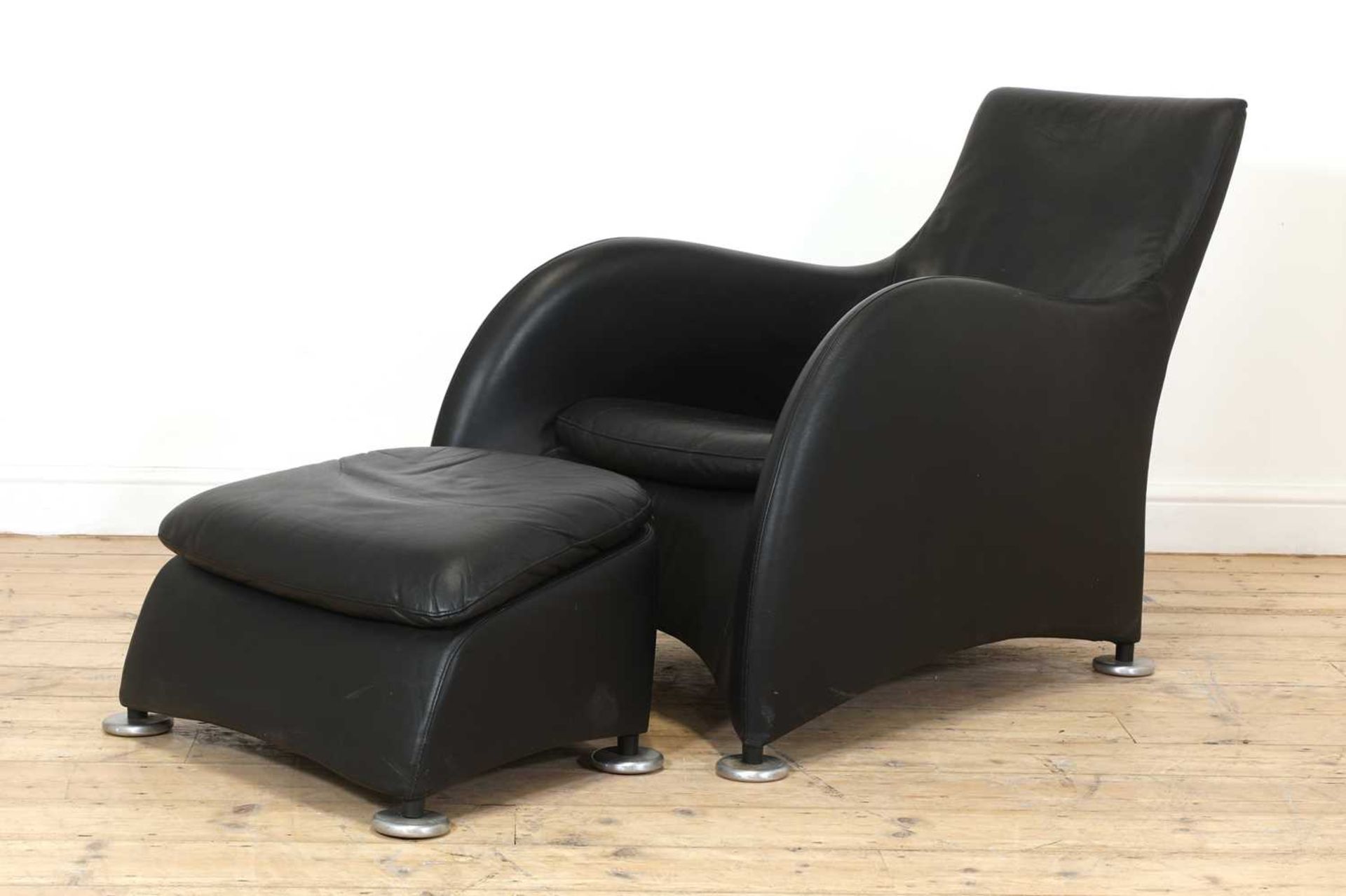 A leather lounger and ottoman, - Image 3 of 10