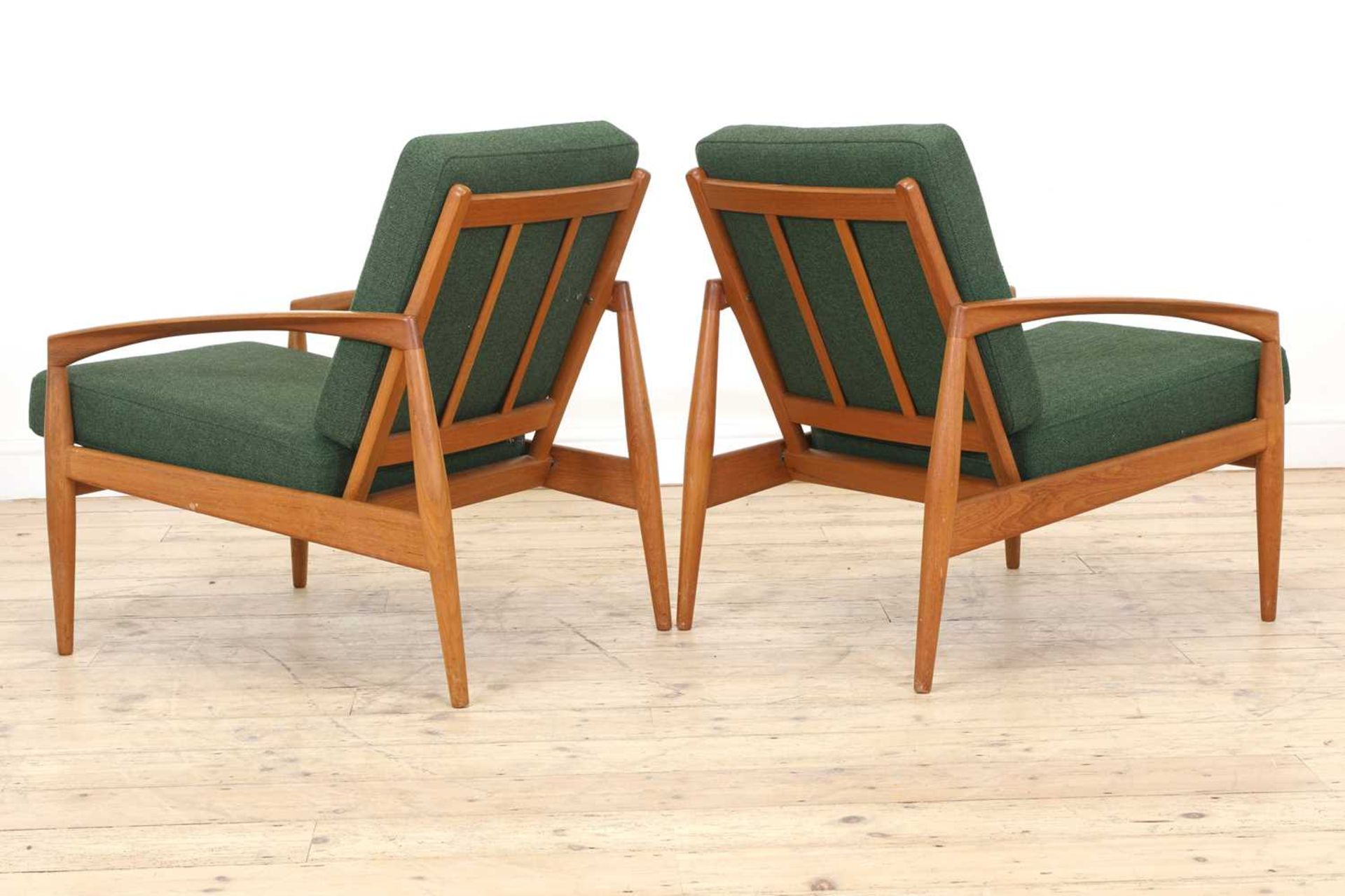 A pair of Danish 'Paper Knife' teak armchairs, - Bild 6 aus 14