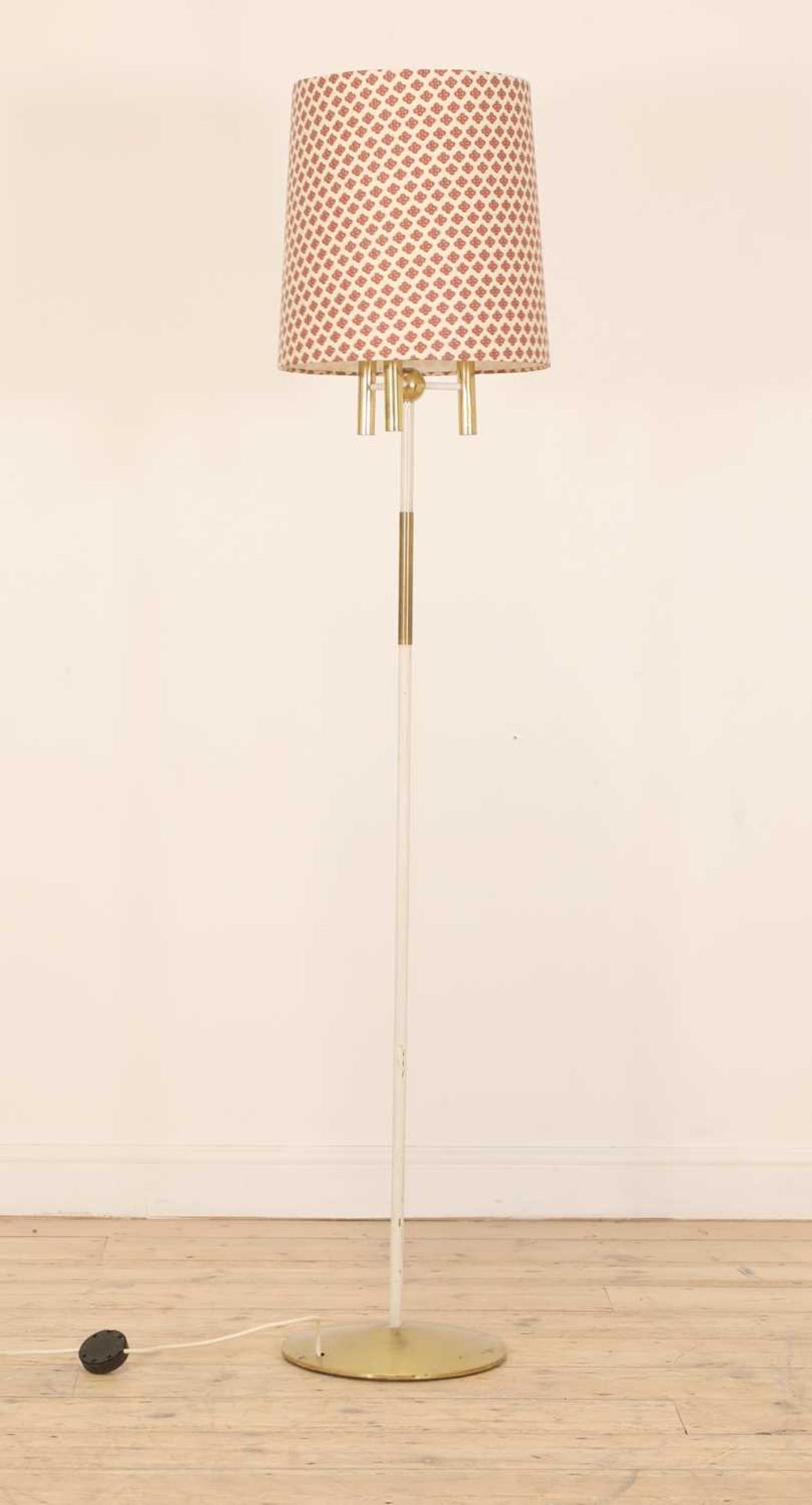 An Italian brass standard lamp, - Bild 2 aus 4