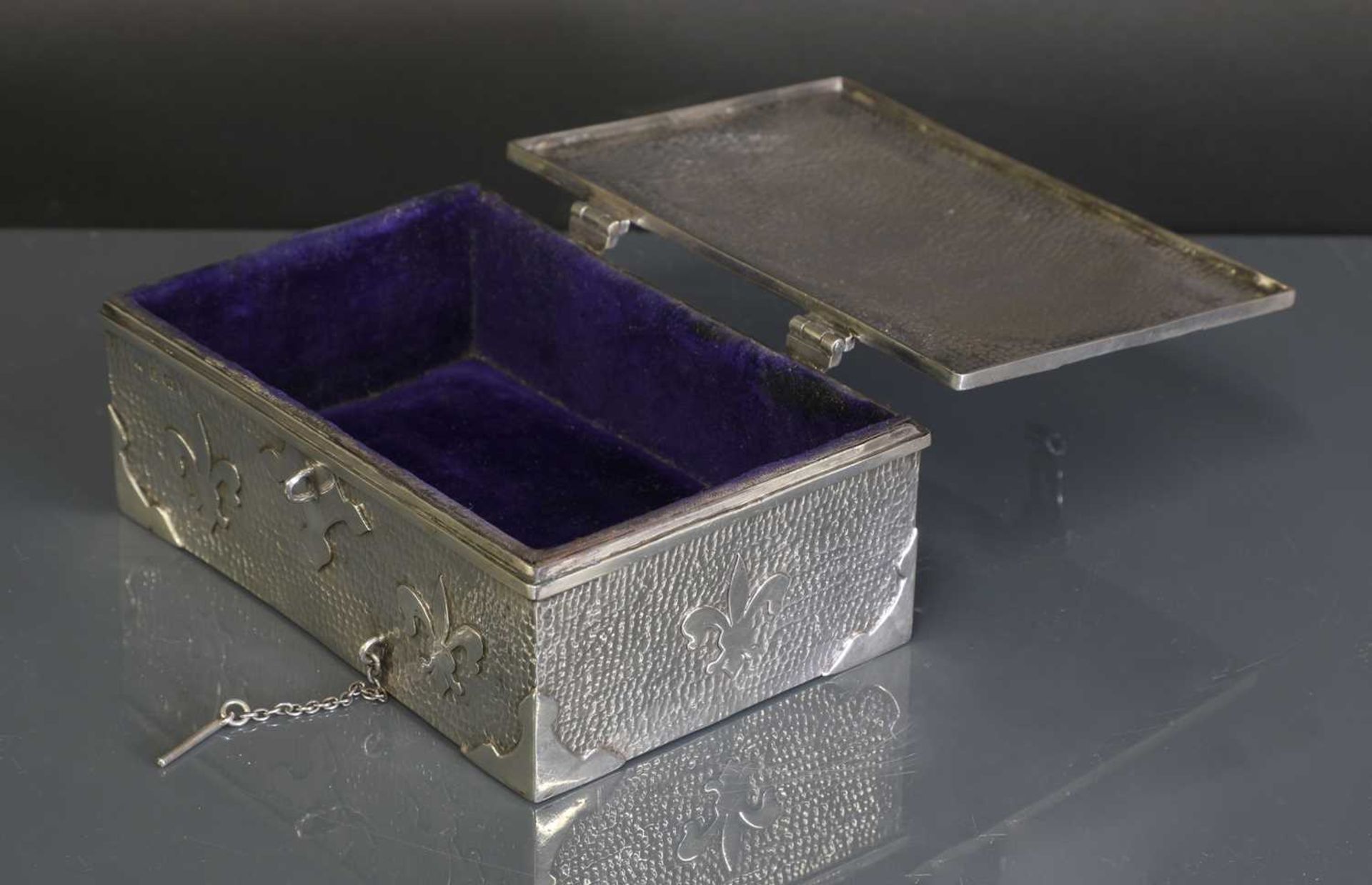 An Arts and Crafts silver casket, - Bild 5 aus 5