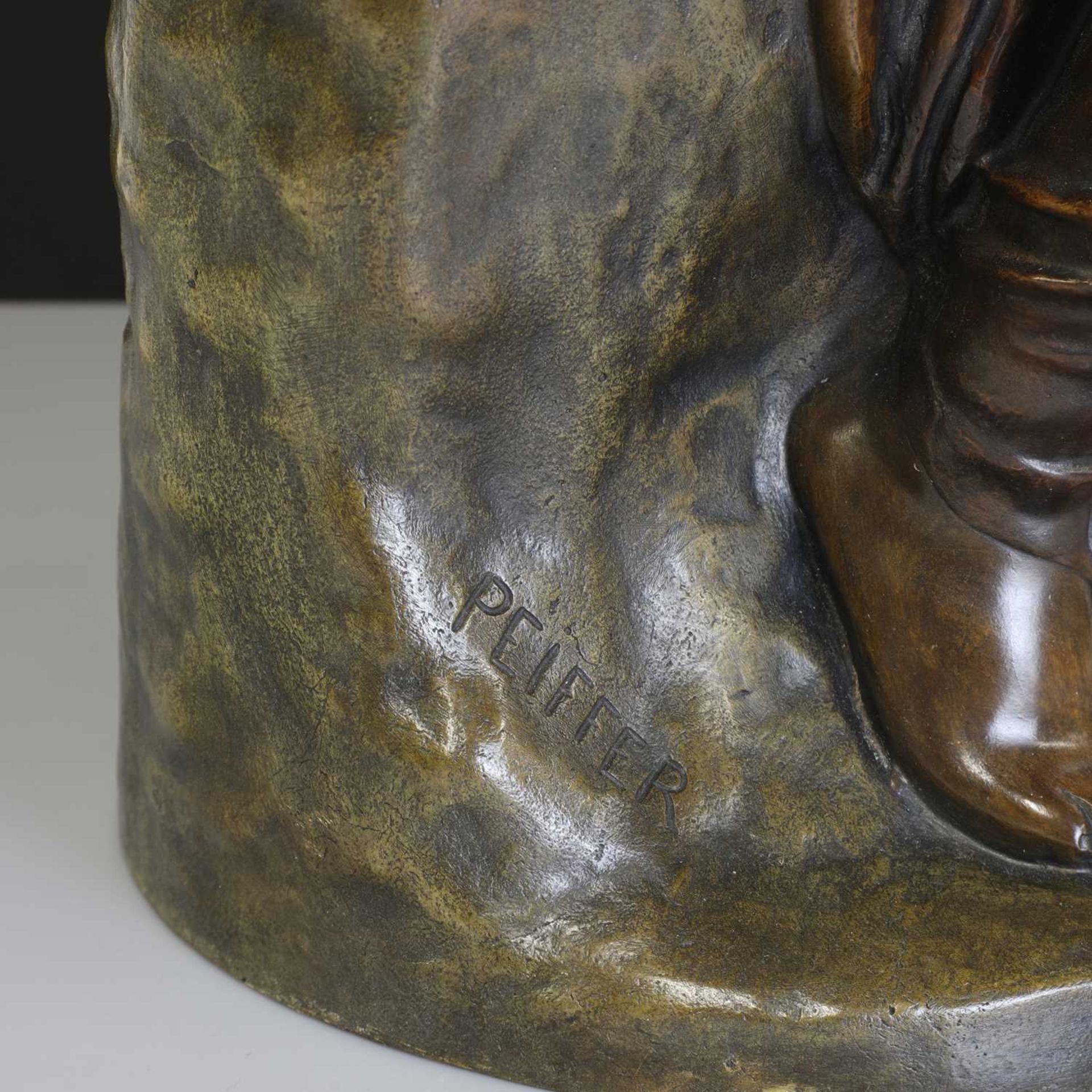 A patinated bronze figure of a seated nude, - Bild 7 aus 7