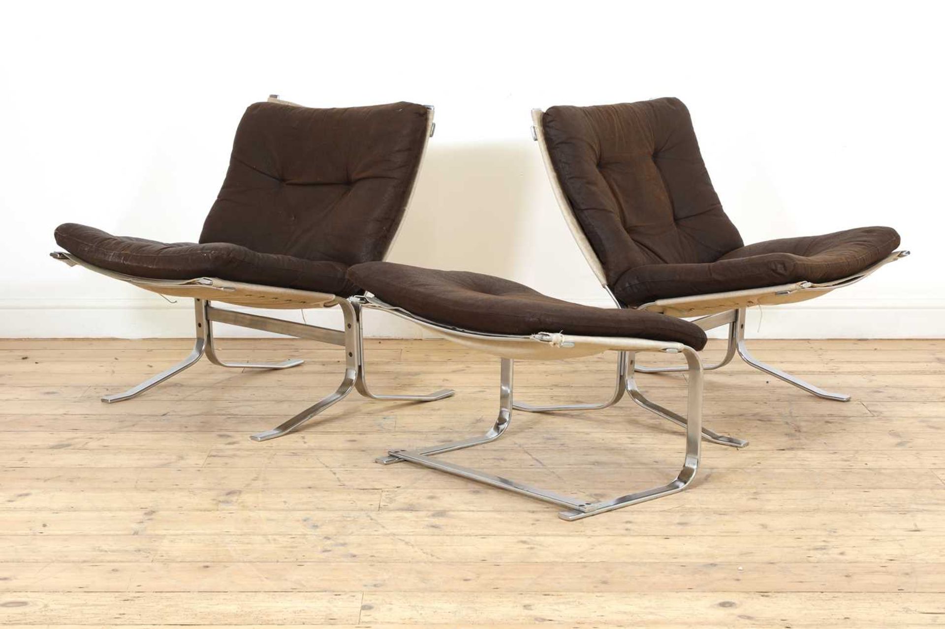 A pair of Westnofa chrome and leather loungers, - Image 2 of 4