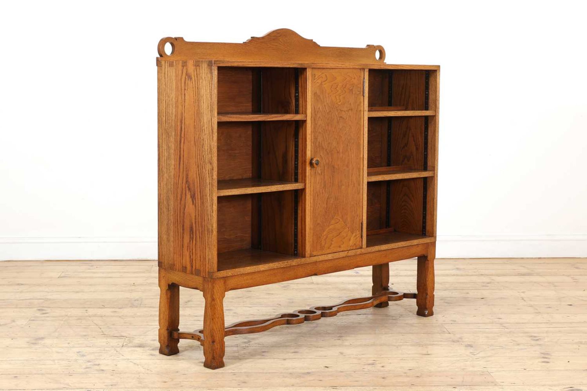An oak bookcase, - Bild 3 aus 4