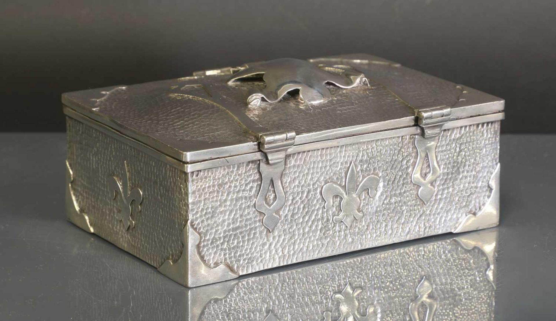 An Arts and Crafts silver casket, - Bild 4 aus 5