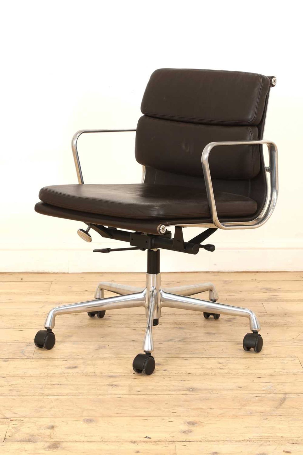 An Eames 'EA217 Aluminium Group' desk chair,