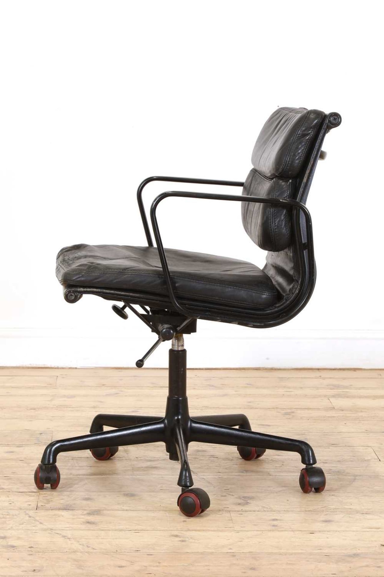 A Herman Miller International Vitra desk chair - Image 3 of 4