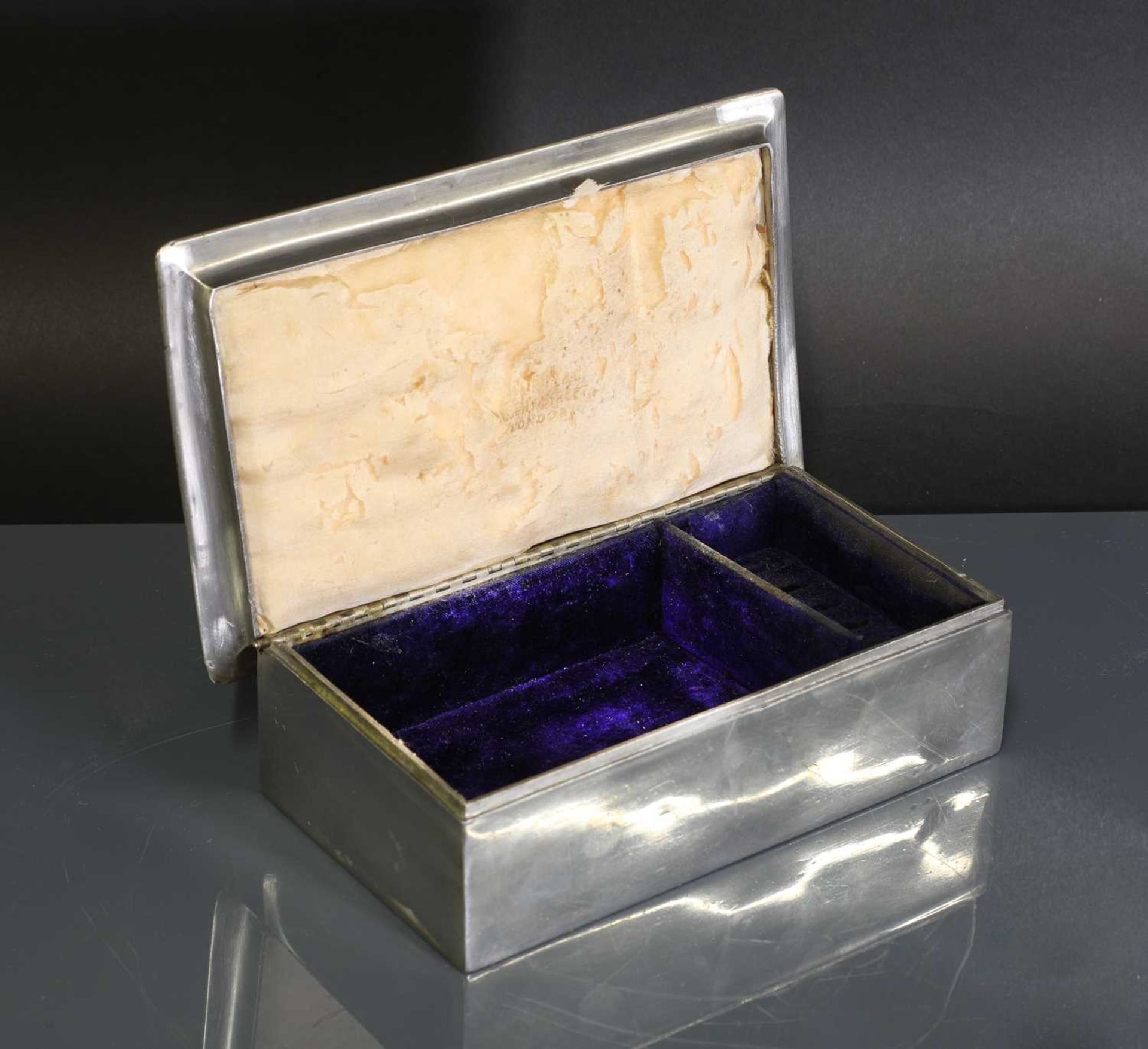 A Liberty Tudric pewter jewellery box, - Bild 3 aus 4