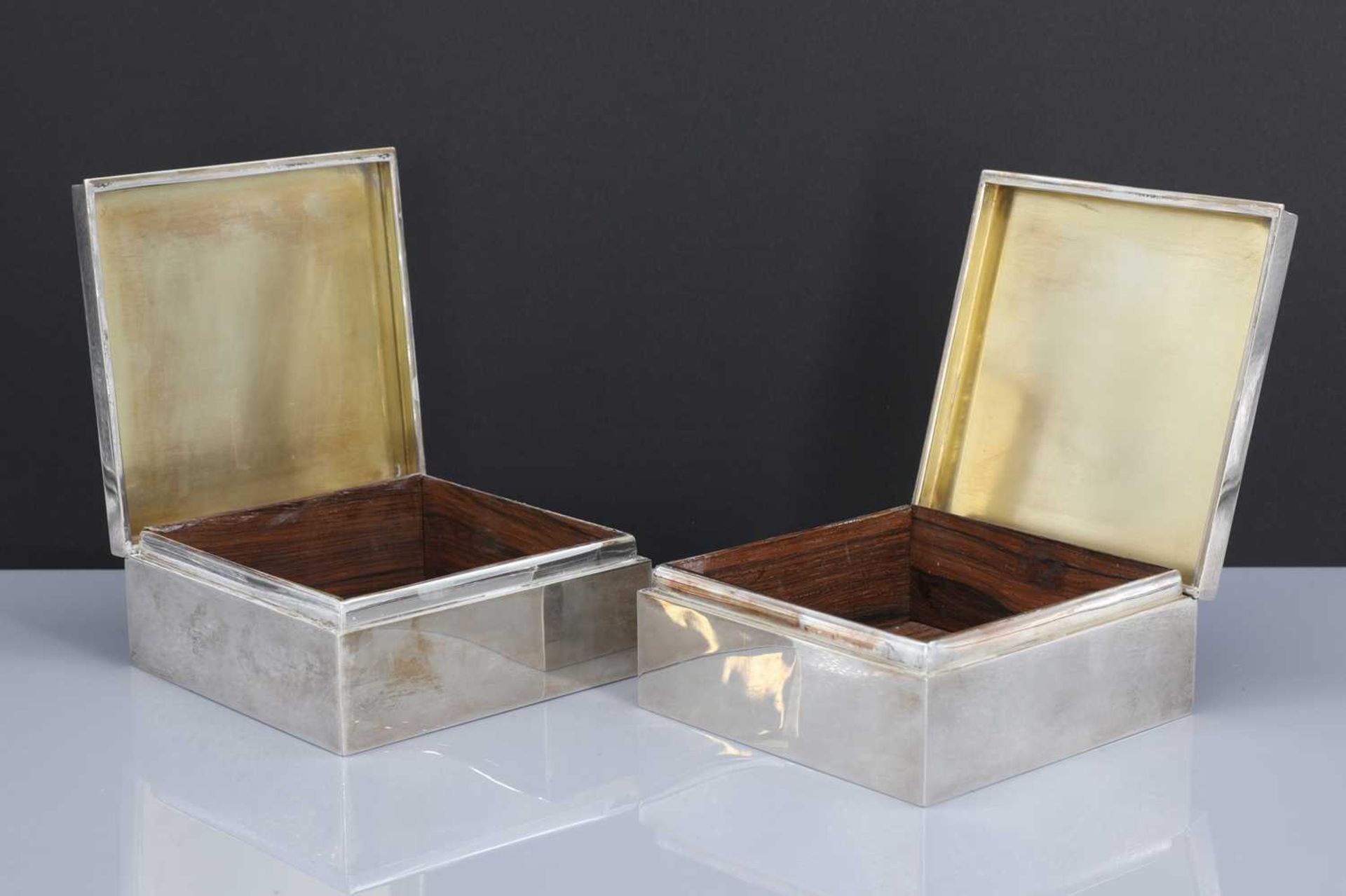 A pair of silver table boxes, - Bild 3 aus 4