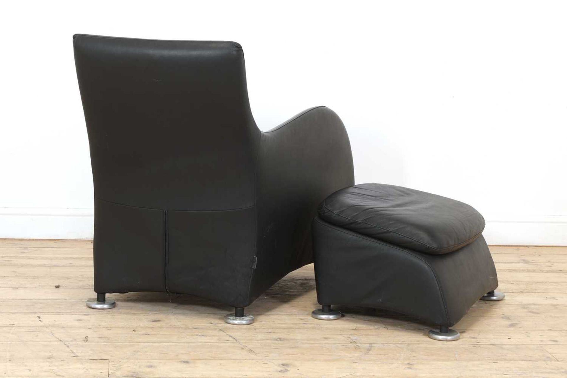 A leather lounger and ottoman, - Image 2 of 10