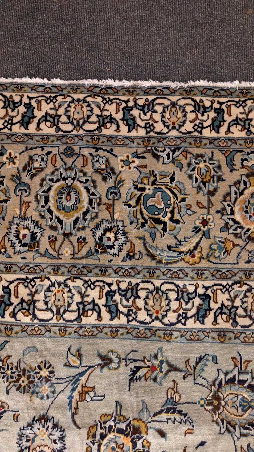 A Kashan carpet - Image 18 of 36