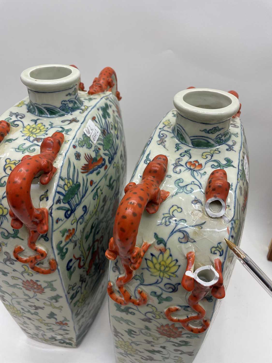 A pair of wucai moonflasks, - Image 25 of 26