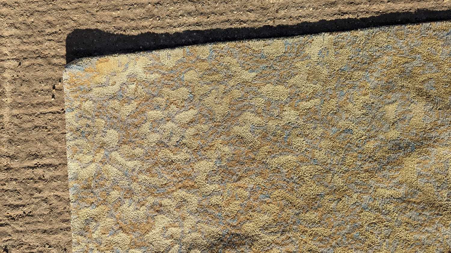 A large contemporary carpet - Image 18 of 43