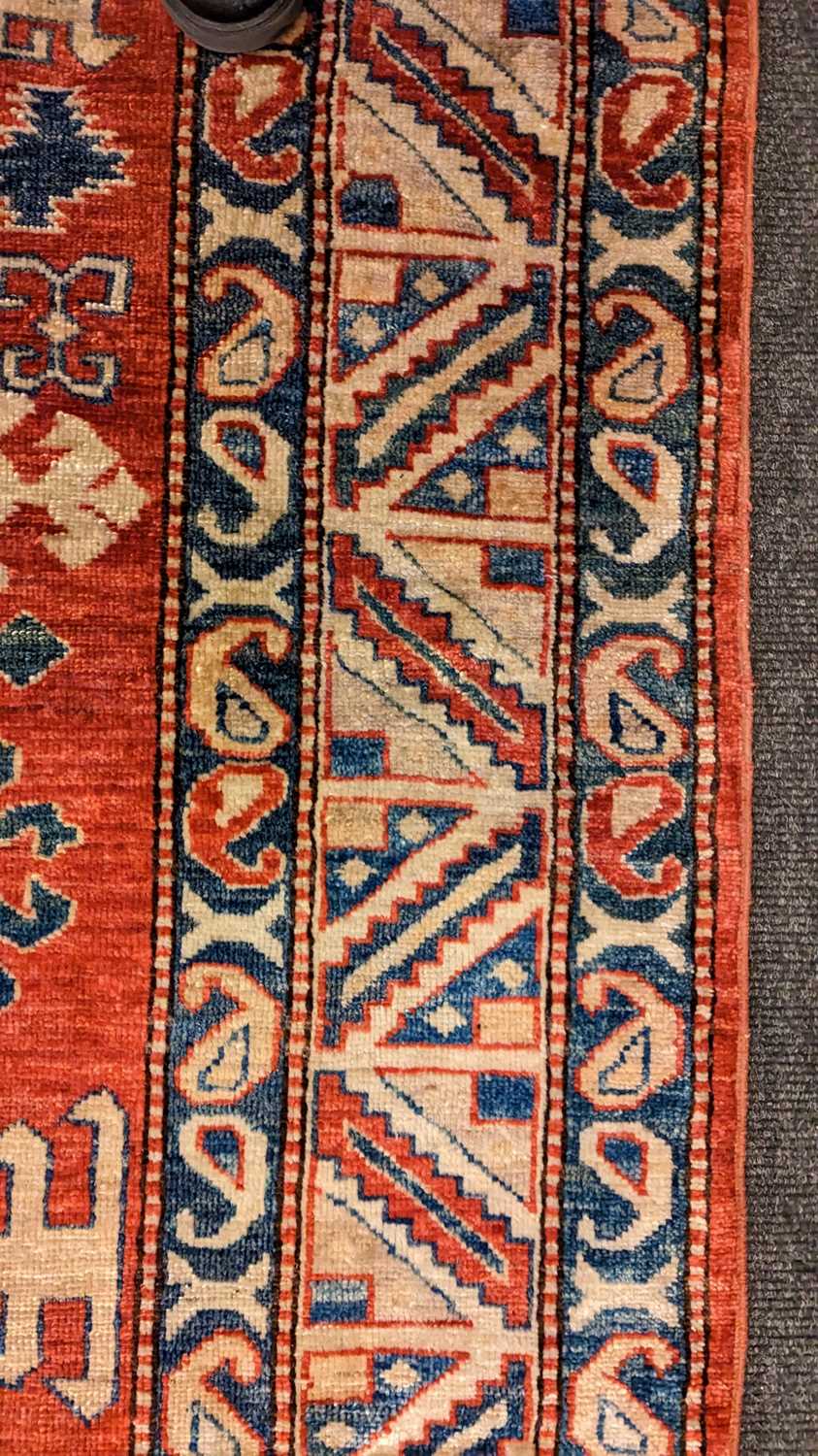 A Kazak rug - Image 10 of 19