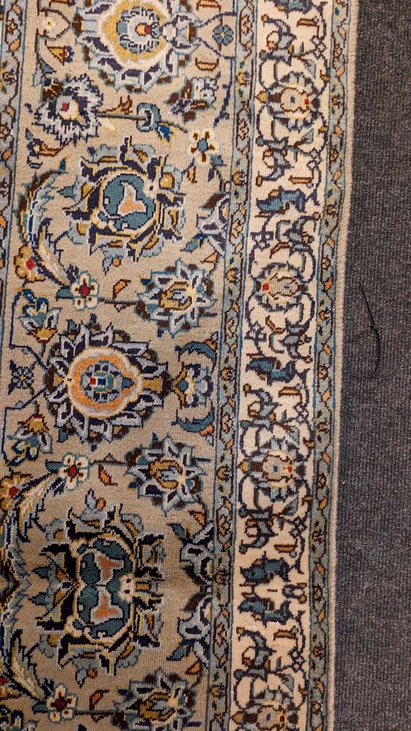 A Kashan carpet - Image 22 of 36