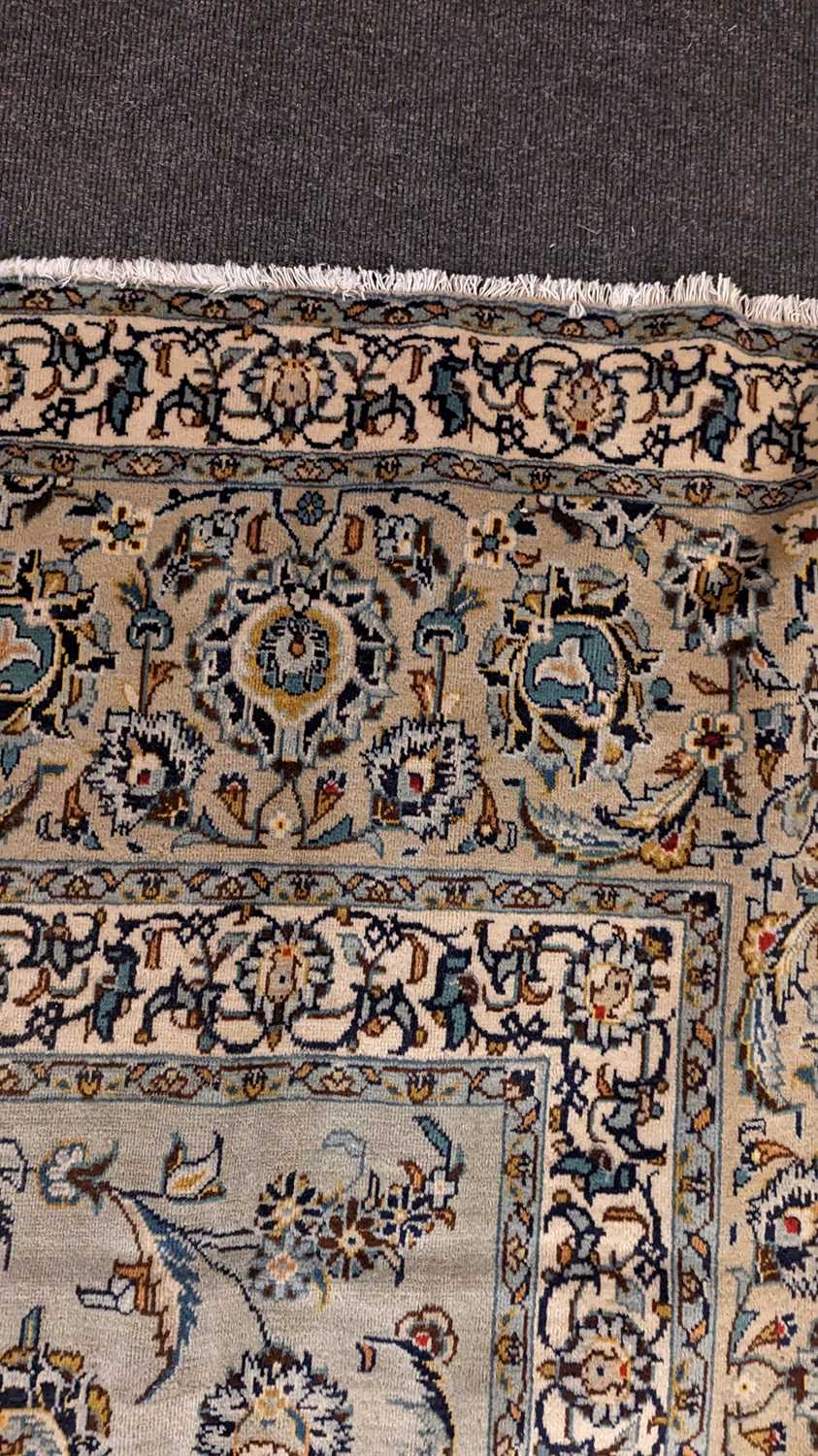A Kashan carpet - Image 16 of 36