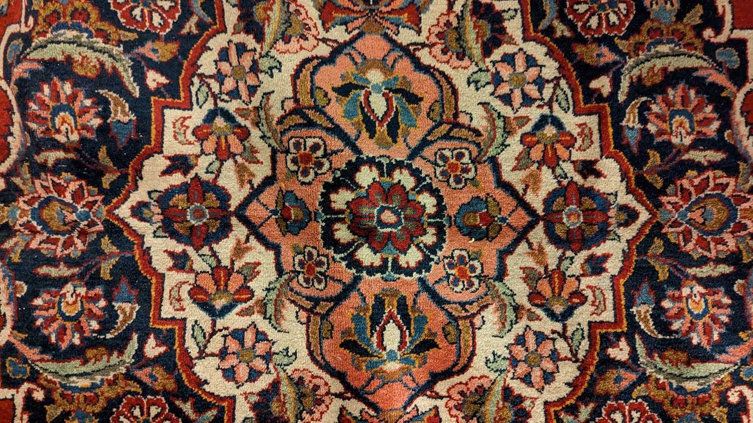 A Kashan carpet - Image 8 of 22