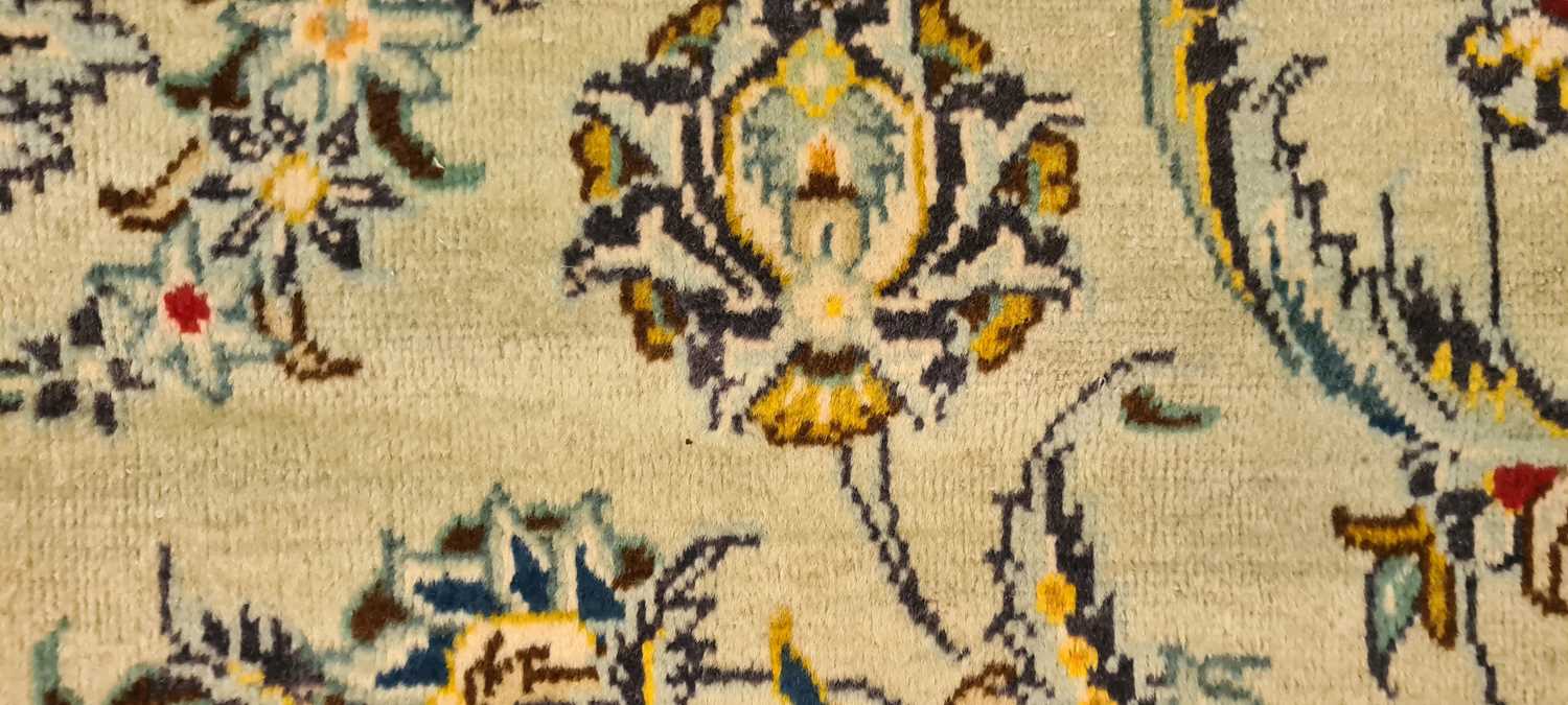 A Kashan carpet - Image 12 of 36