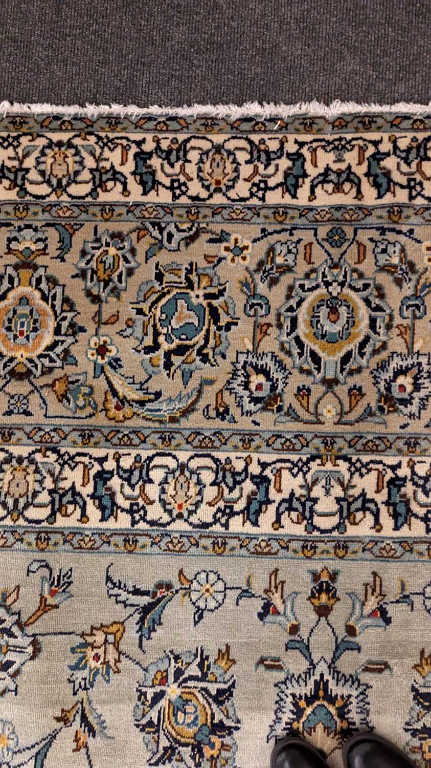A Kashan carpet - Image 19 of 36