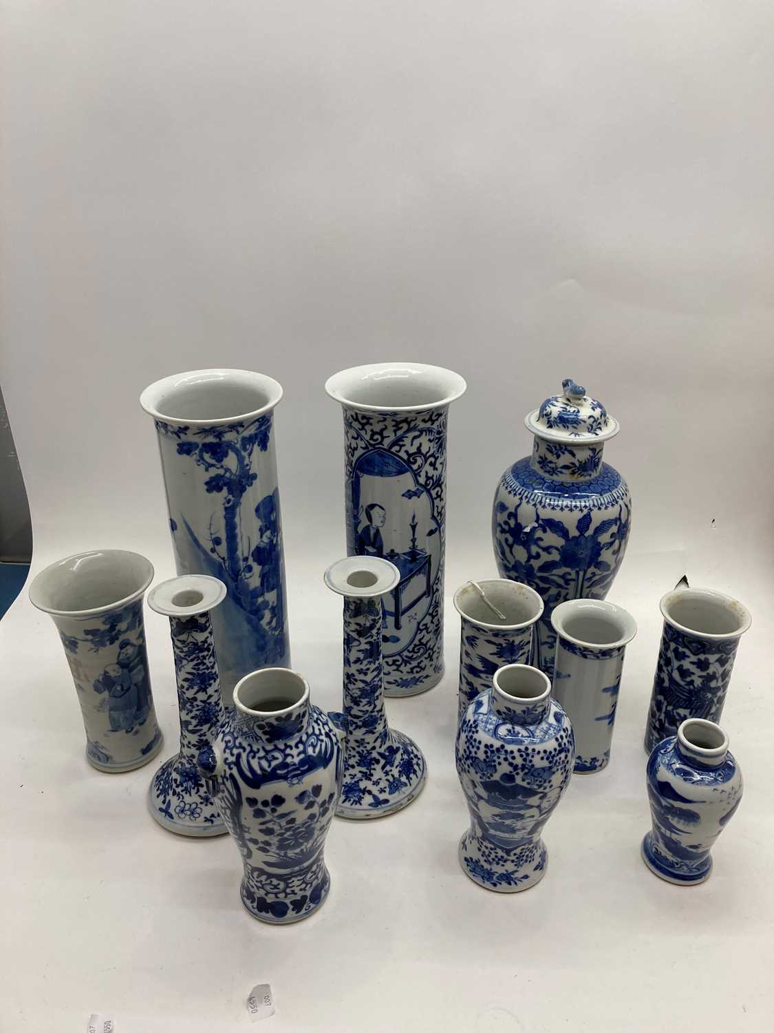 A collection of Chinese blue and white vases, - Image 3 of 47