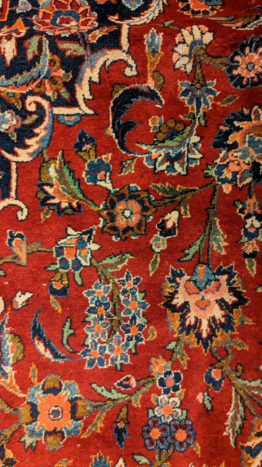 A Kashan carpet - Image 16 of 22