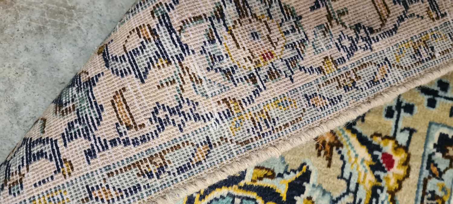 A Kashan carpet - Image 4 of 36
