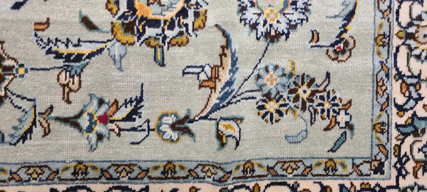 A Kashan carpet - Image 8 of 36
