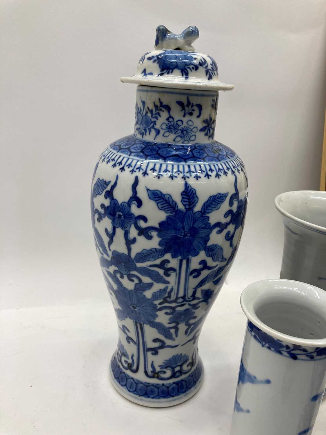 A collection of Chinese blue and white vases, - Image 32 of 47