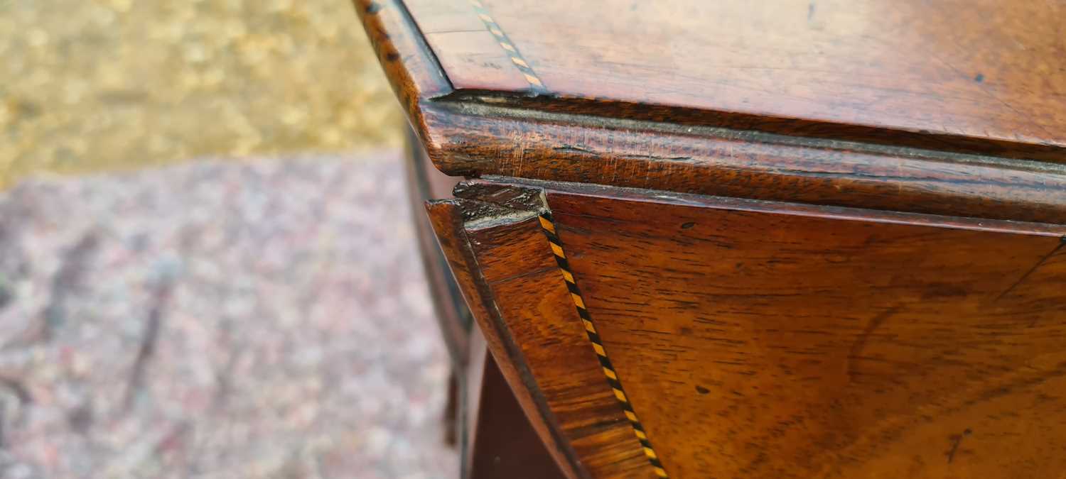 A George III mahogany inlaid and marquetry pembroke table - Image 9 of 14