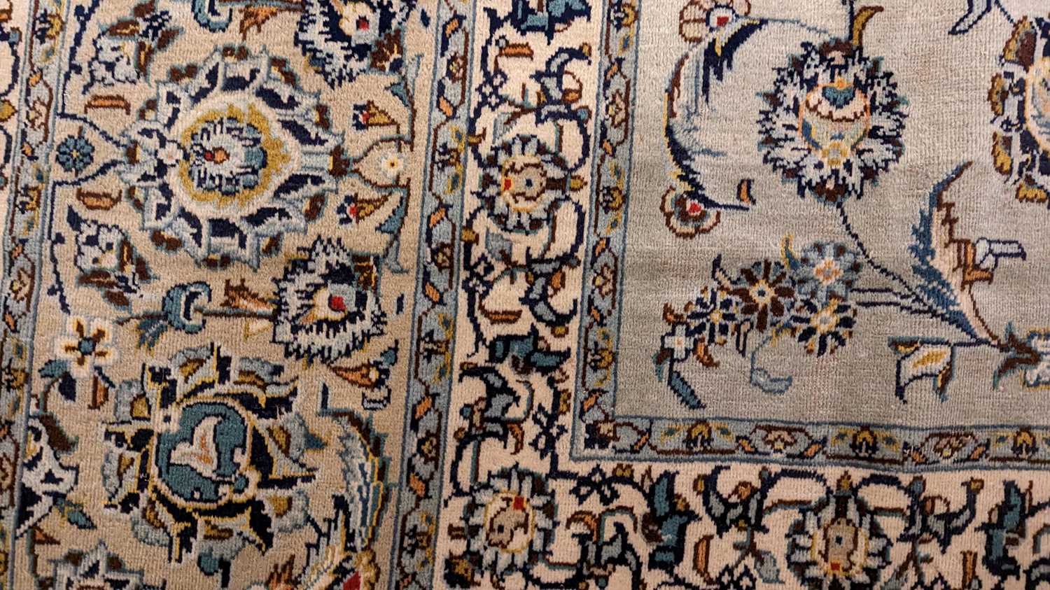 A Kashan carpet - Image 32 of 36