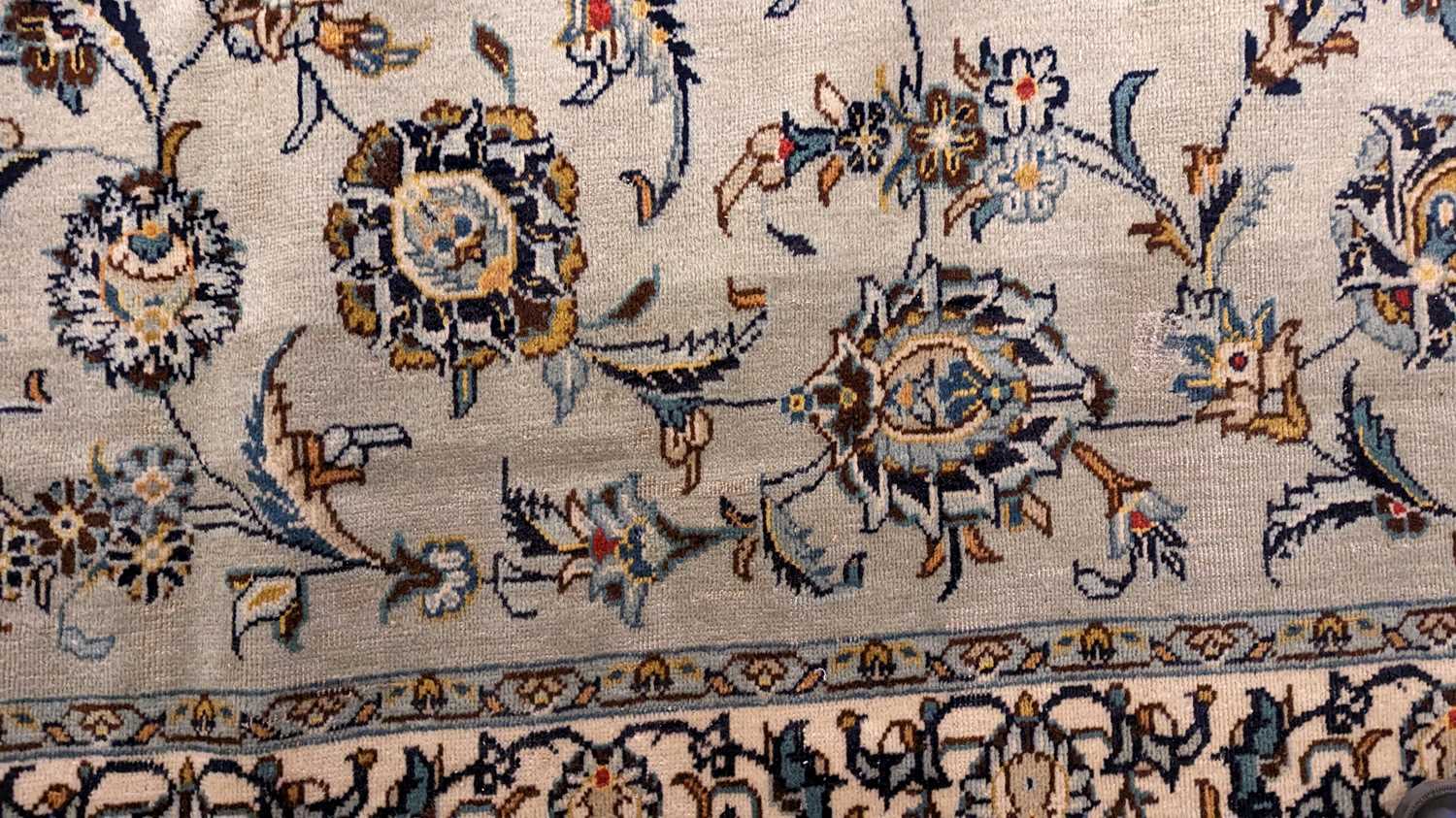 A Kashan carpet - Image 31 of 36