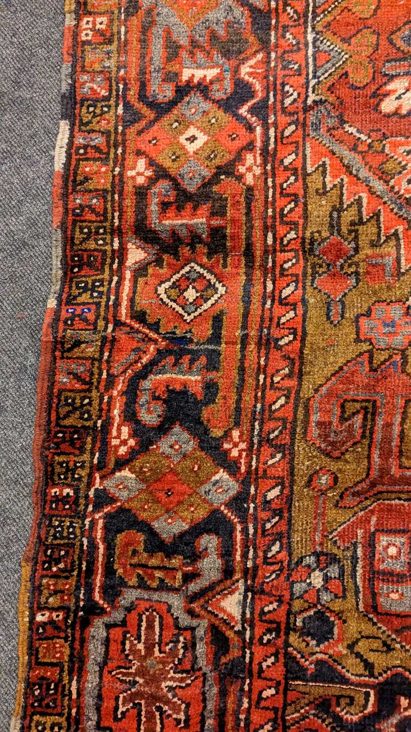 A Heriz carpet - Image 5 of 26
