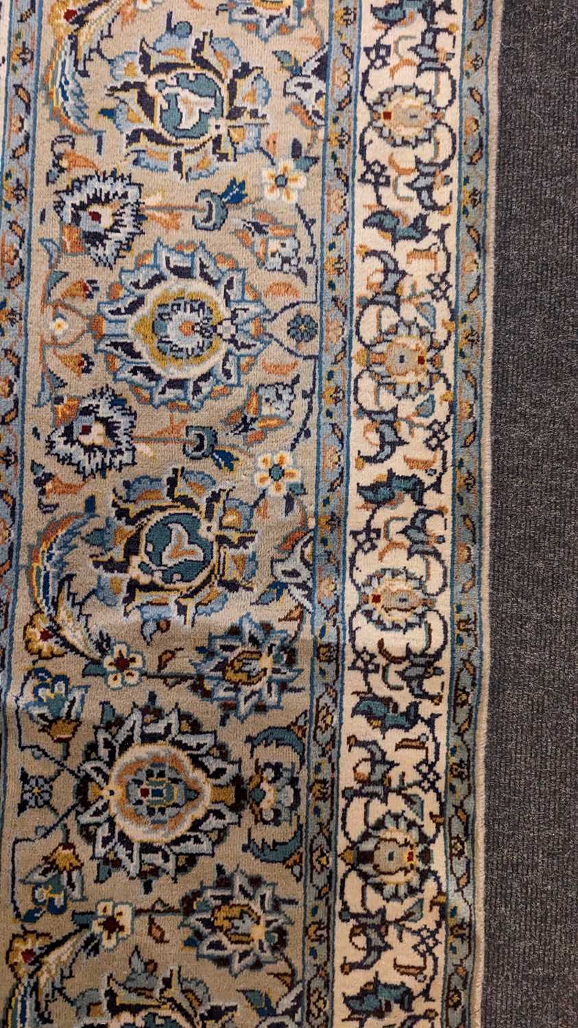 A Kashan carpet - Image 23 of 36
