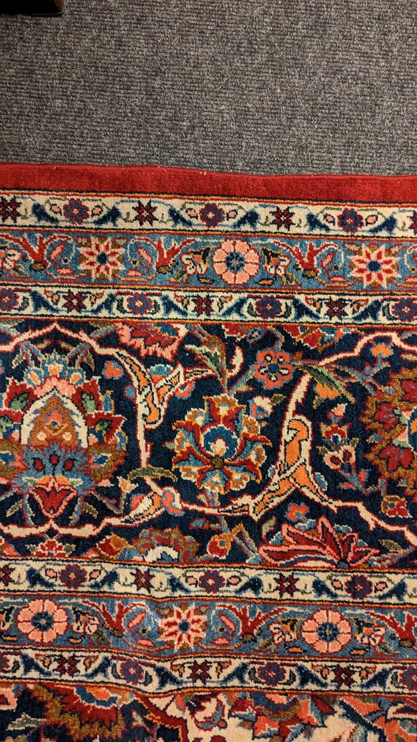 A Kashan carpet - Image 4 of 22