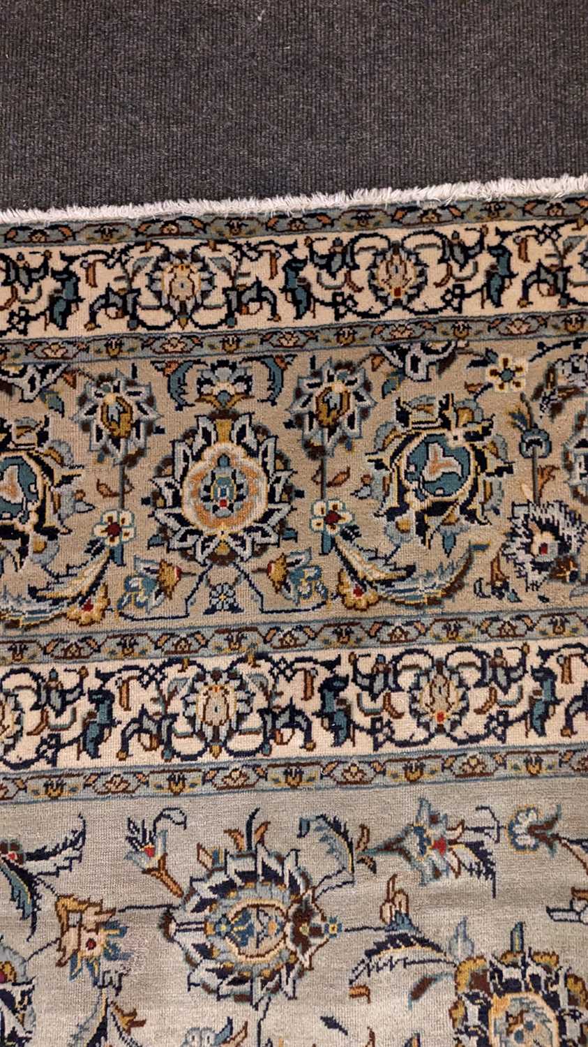 A Kashan carpet - Image 17 of 36