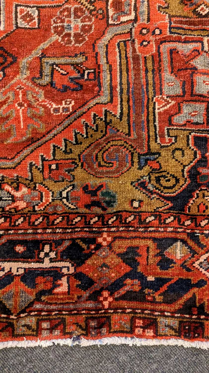 A Heriz carpet - Image 3 of 26