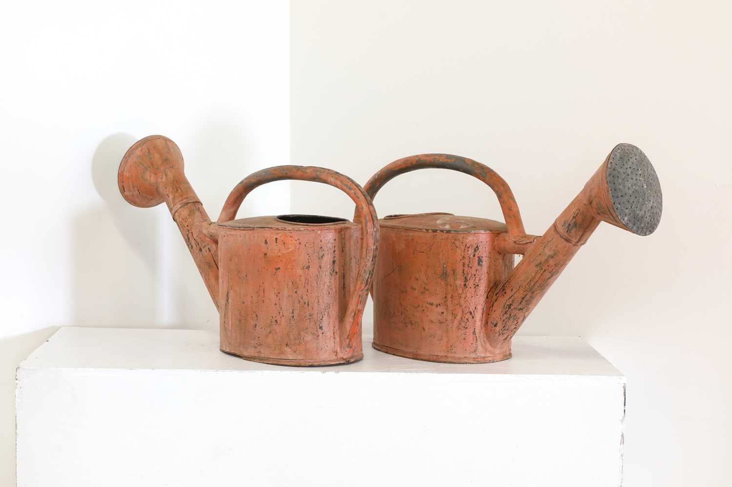 A pair of toleware watering cans, - Image 3 of 3