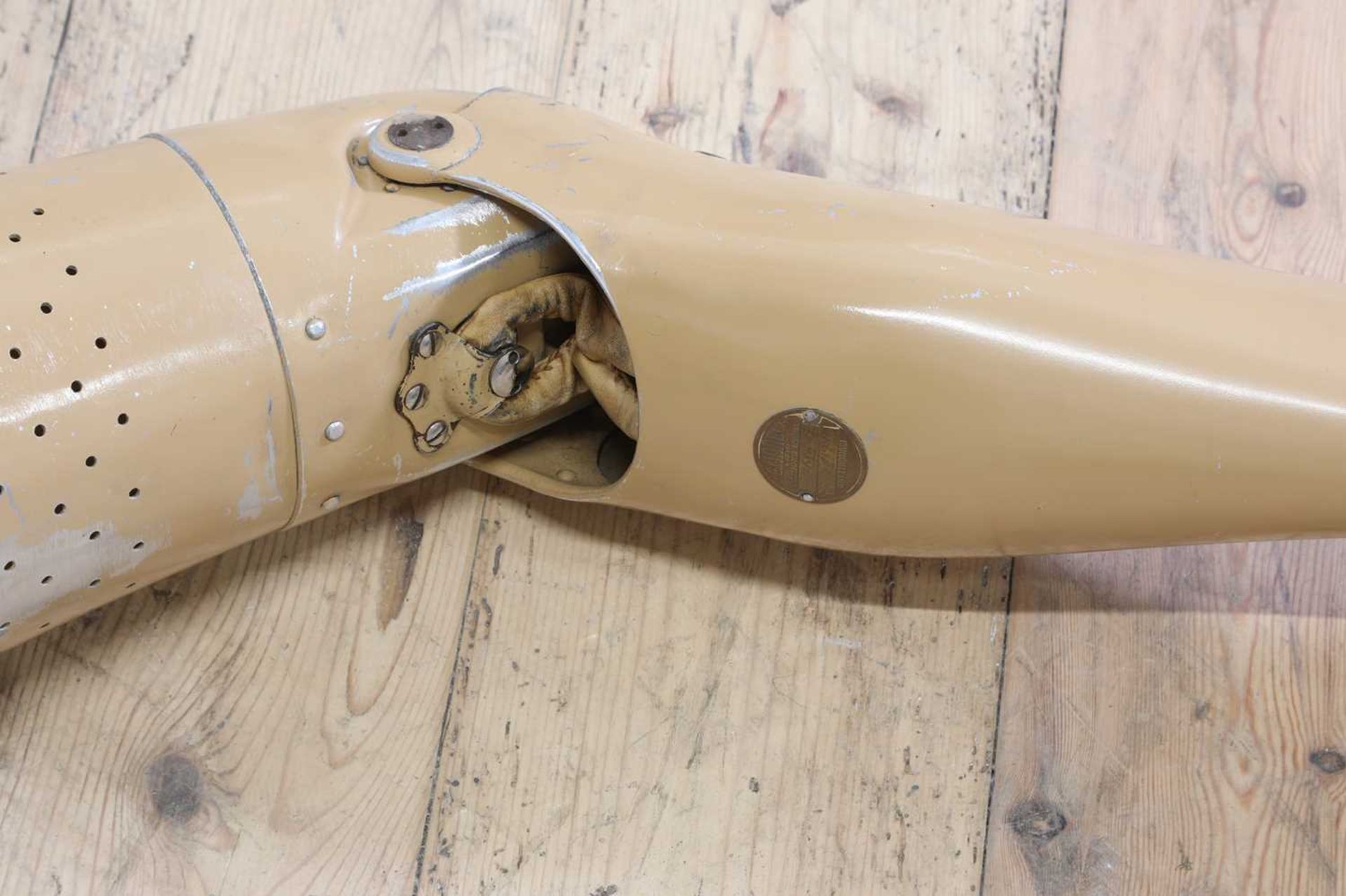 An aluminium prosthetic leg, - Image 5 of 5