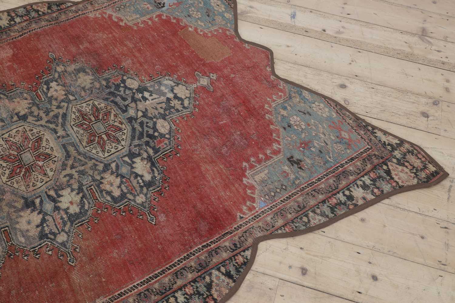 A Persian 'bear' rug, - Image 4 of 5