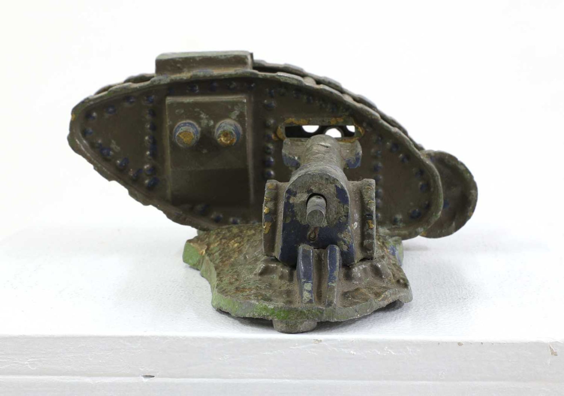 A 'Starkie's' cast metal World War 1 mark 3 tank and field gun money box, - Bild 2 aus 4