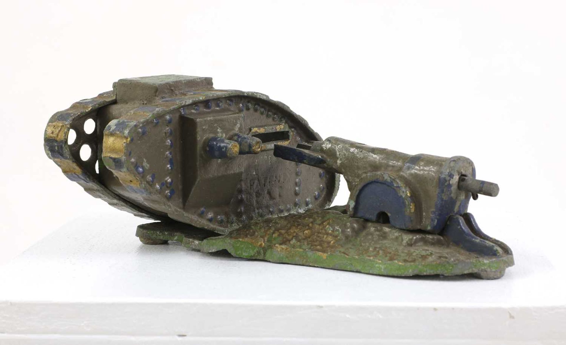 A 'Starkie's' cast metal World War 1 mark 3 tank and field gun money box, - Bild 3 aus 4