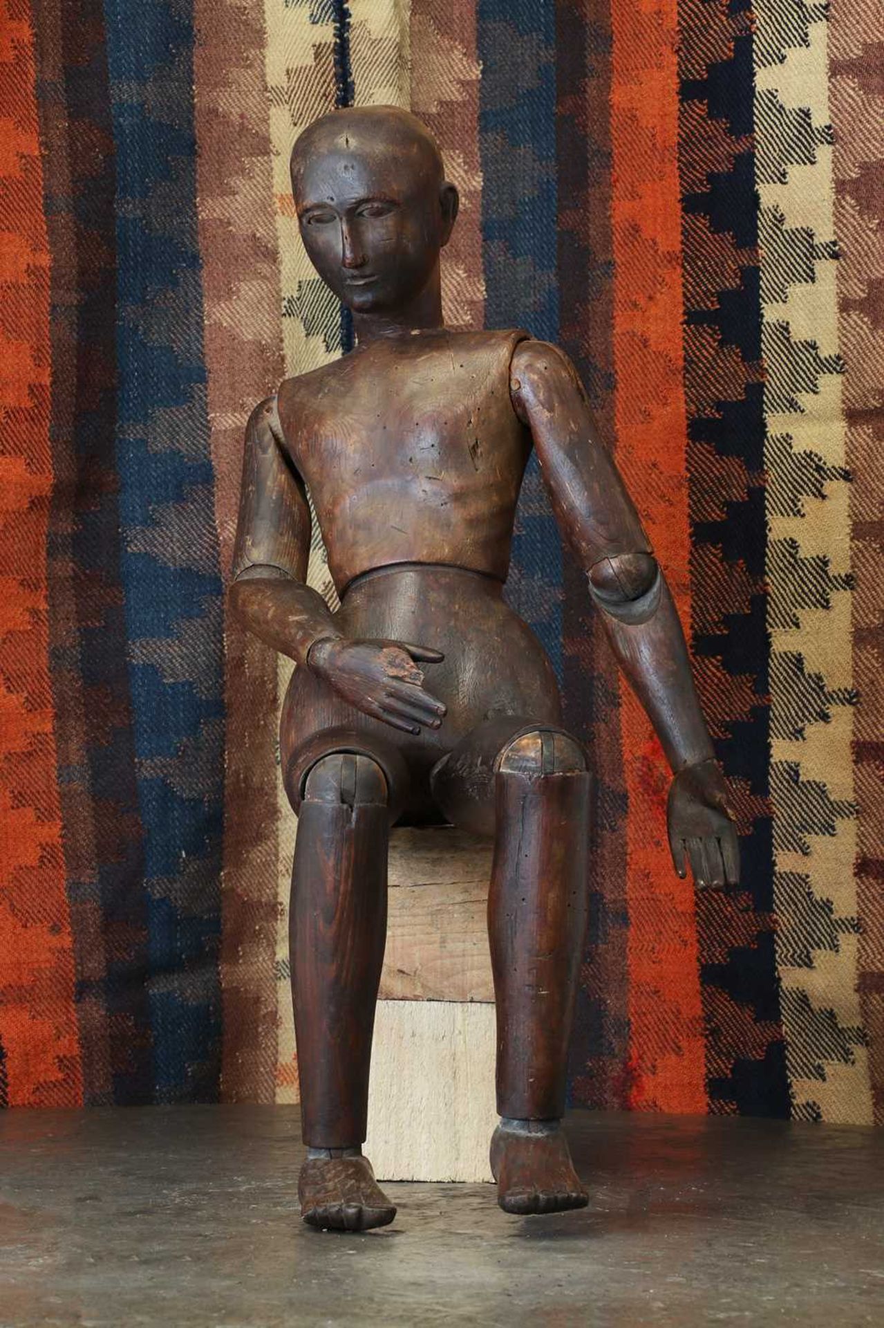 A carved wooden artist dummy or lay figure, - Image 2 of 4