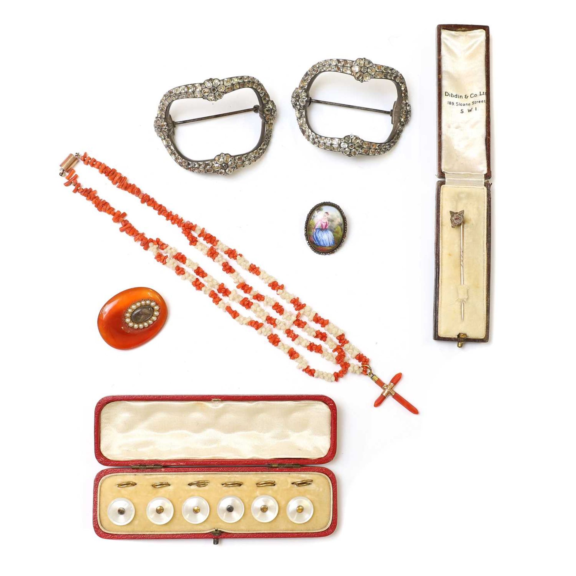 A quantity of period gold, silver and costume jewellery,